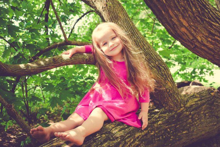 girl, tree, outdoors-3402351.jpg